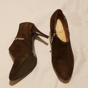 Zipper side Heels Size 6 in excellent condition